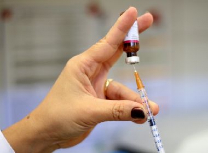 Vacinas da gripe e da Covid-19 serão tomadas com intervalo de 14 dias