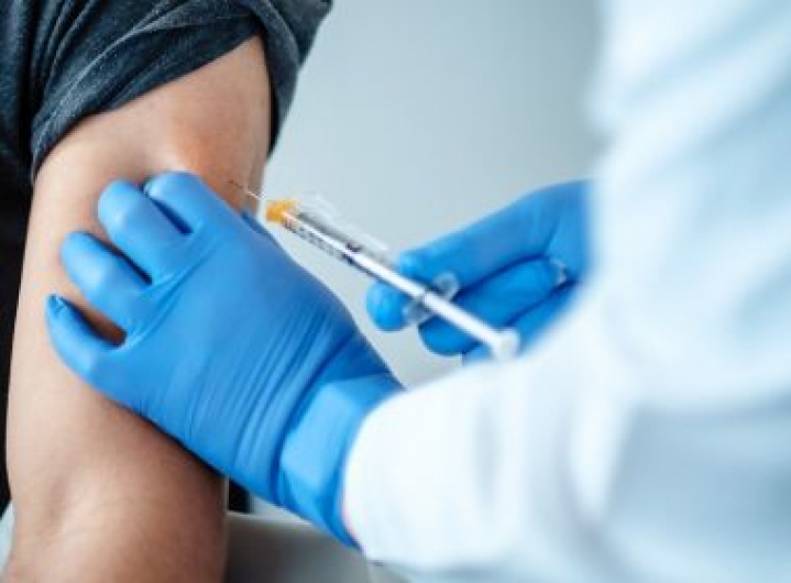Governo prometeu ser 1º na vacinação contra Covid-19, mas ficou em 6º