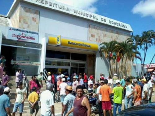 Agências do Brasil e Bradesco são assaltadas 

em Condeúba