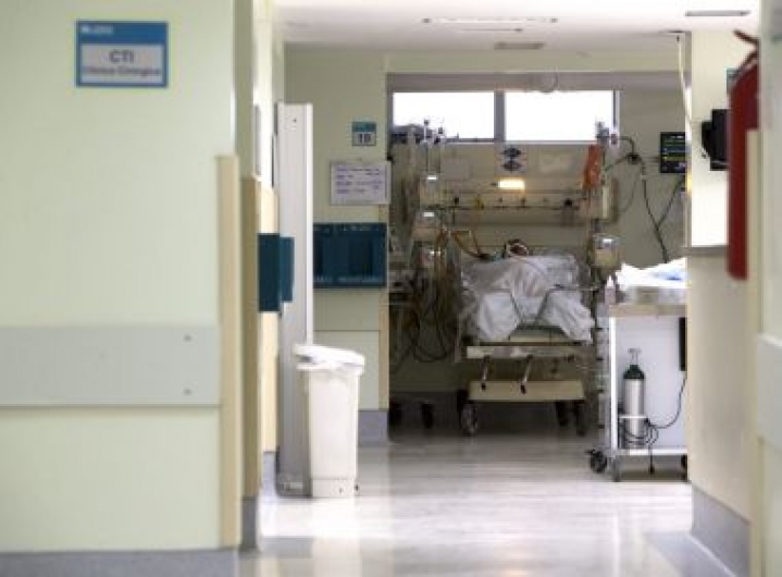 Com hospitais lotados por Covid, mais pacientes jovens e graves ocupam UTIs