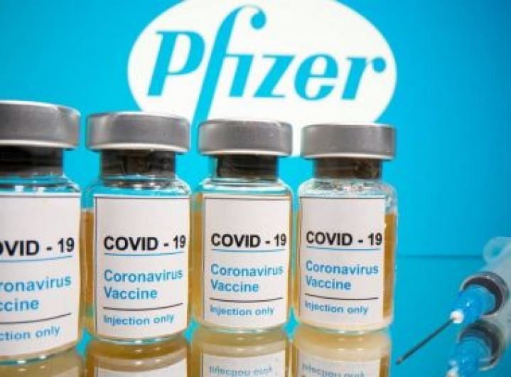 Vacina da Pfizer causa queda de 94% nos casos sintomáticos de Covid-19, diz estudo