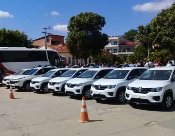 Tremedal: Prefeitura Municipal adquire frota de veículos novos