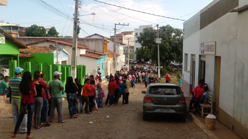 SAC Móvel provoca fila com mais de 250 pessoas