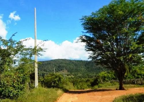 Postes de energia elétrica são retirados no 

povoado Lagoa do jacaré