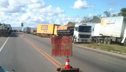 Protesto de caminhoneiros na BR - 

116