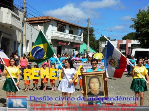 Desfile 

pátrio da Creche Dona Lica pela independência do Brasil
