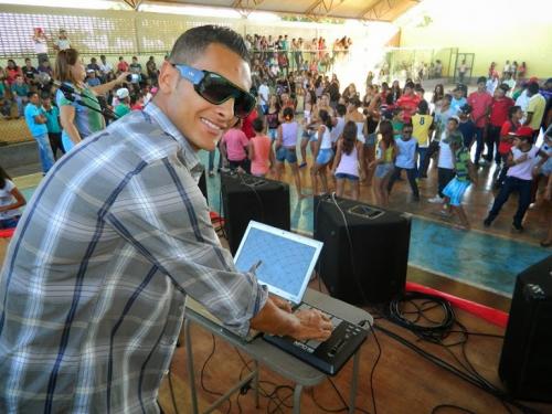 Festa dos alunos do CET com DJ 

Felipe