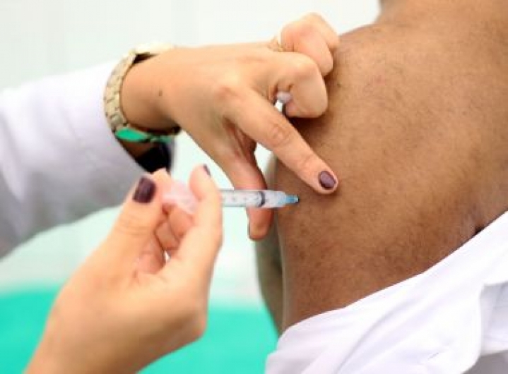 Diploma não garante vacinação contra Covid-19 a todos profissionais da Saúde na Bahia