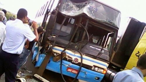 Acidente envolvendo ônibus da Novo 

Horizonte