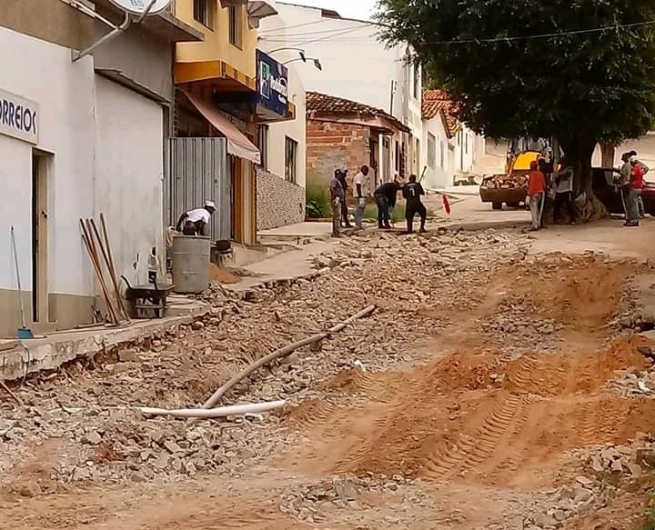 Tremedal: Prefeitura Municipal inicia trabalho de reparos em ruas destruídas pela chuva