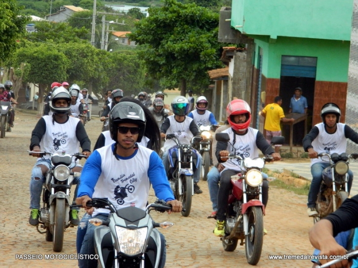 Adrenalina, estilo e habilidade marcaram o passeio motociclístico Família Tremedal city