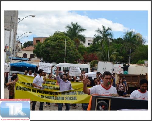 Dia 

28 em Tremedal também foi de debate e manifestação sobre as reformas