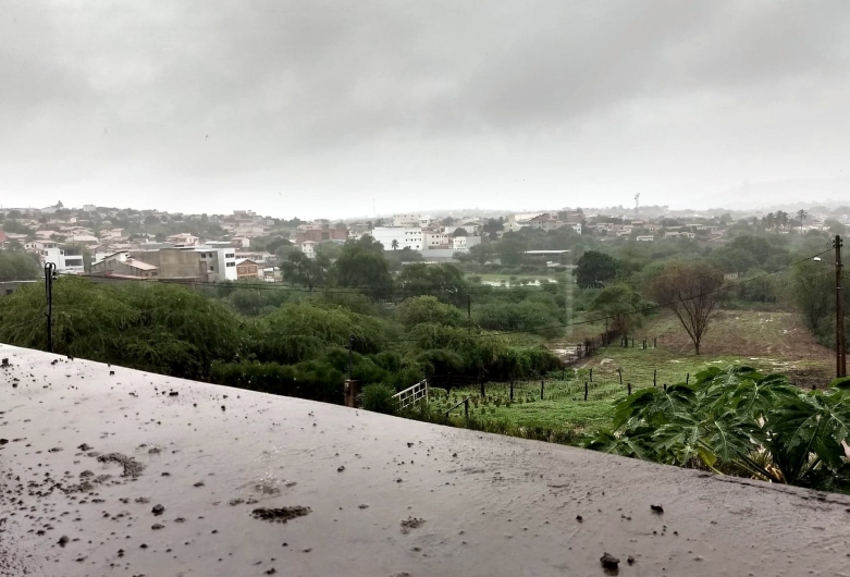 Domingo de chuva em Tremedal