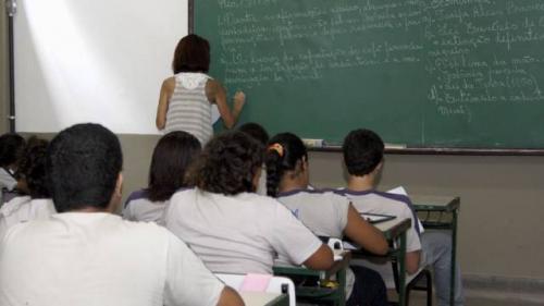 Prefeitura decreta tempo 

integral em sala de aula para professores do 6º ao 9º