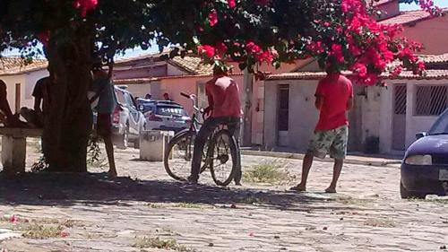 Suspeito de assalto 

no Berrador troca tiros com PM em Belo Campo