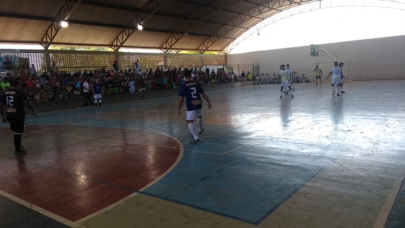Torneio de Futsal leva centenas de pessoas à quadra poliesportiva de Tremedal