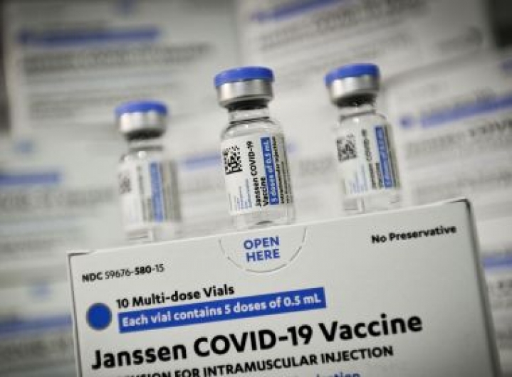 Covid-19: Mais de 1 milhão de doses da Janssen desembarcam nesta quarta no Brasil