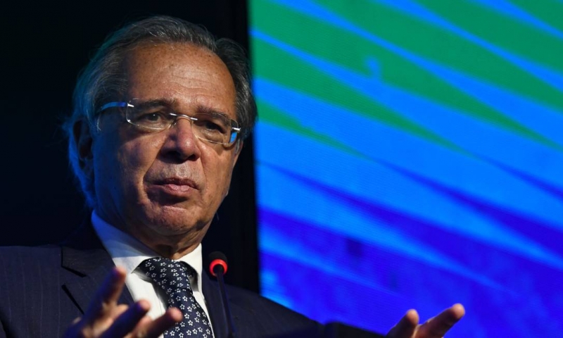 Guedes defende vender ações da Petrobras e usar dinheiro no combate à pobreza