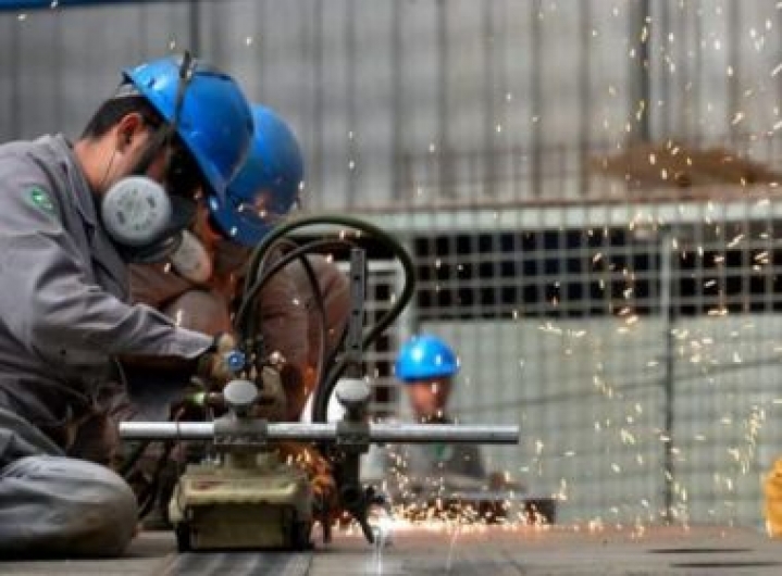 País perderá 166 mil empregos com energia mais cara neste ano, diz CNI