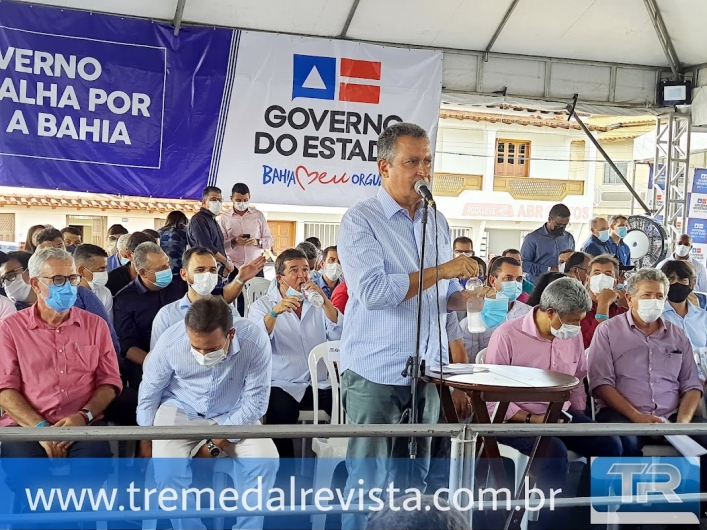 Governador da Bahia entrega escola e ambulância em Piripá e assina ordens para obras públicas