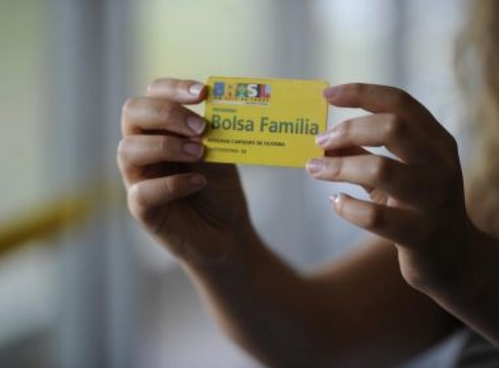 Mais de 428 mil famílias perderam Bolsa Família no Nordeste, apontam secretários