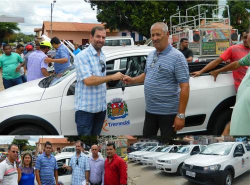 Prefeito 

Márcio Ferraz compra cinco veículos para o município